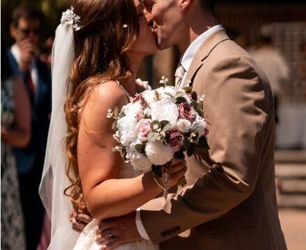 Kelly & Nathan close up kissing